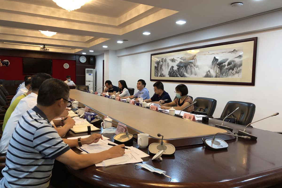 座谈会.jpg